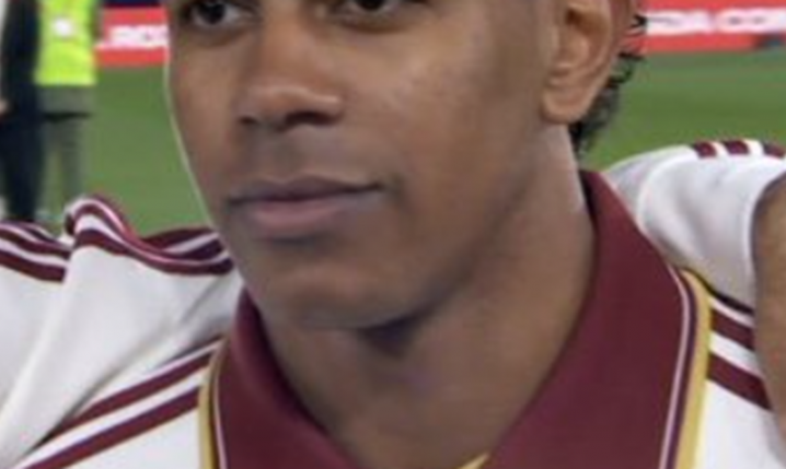 RETRO STYLÓWKA Lamine'a Yamala na meczu z Serbią :D